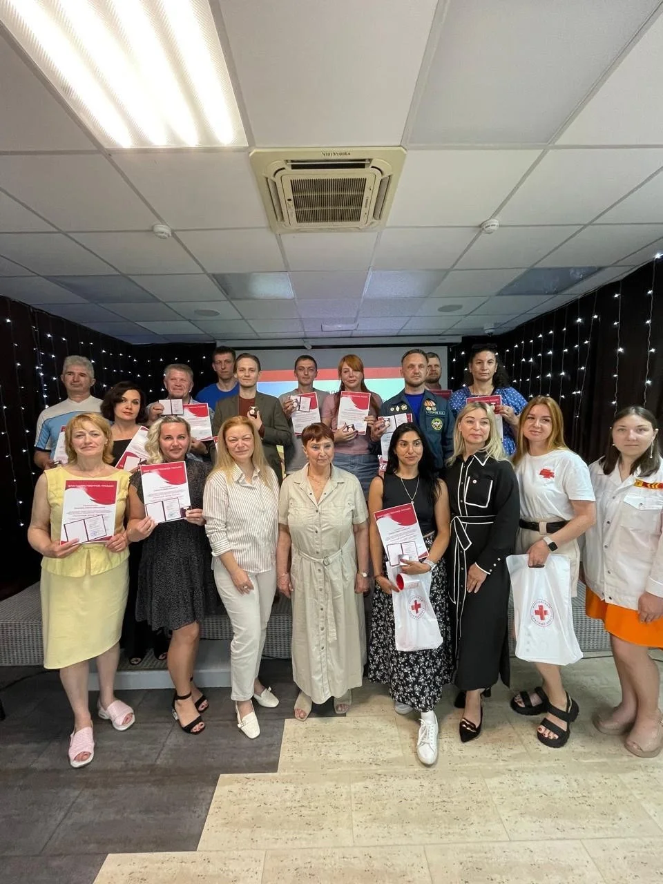 3 июля в Центральной городской библиотеке им. А.П. Чехова прошла торжественная церемония вручения удостоверений и нагрудных знаков «Почётный донор России».