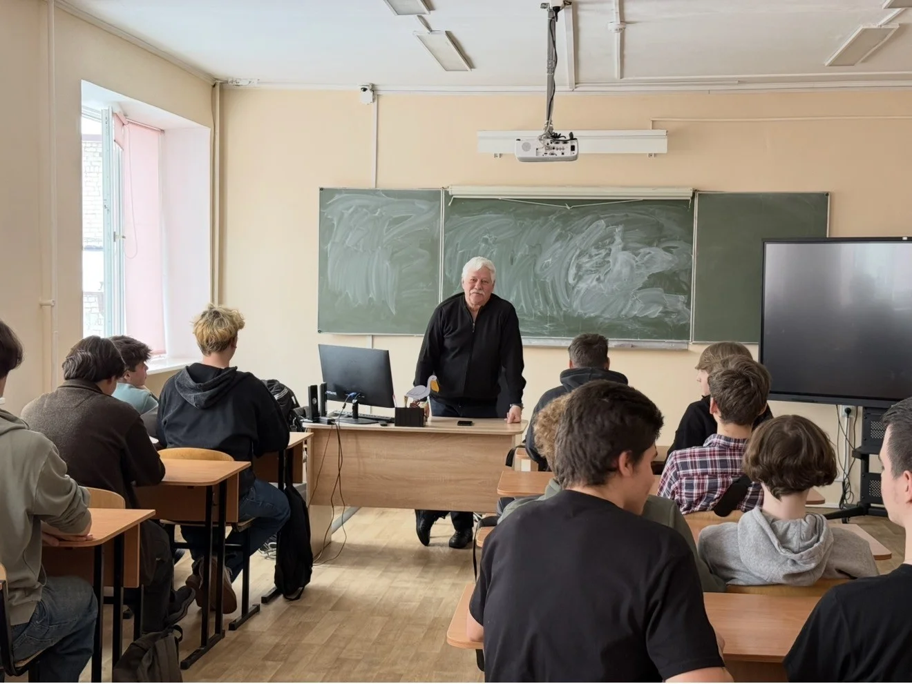 Врач Перинатального центра провел лекцию о мужском здоровье для студентов