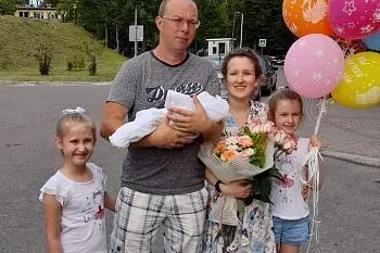 Многодетная мама Татьяна Чернолих: всех моих трех дочерей спасли врачи Перинатального центра Многодетная мама Татьяна Чернолих: всех моих трех дочерей спасли врачи Перинатального центра