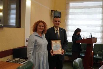 Врач Перинатального центра награжден за значительный вклад в реализацию проекта "Эффективный регион" Врач Перинатального центра награжден за значительный вклад в реализацию проекта "Эффективный регион"