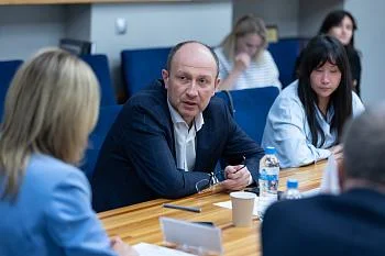 Главный врач Перинатального центра рассказал про связь антибиотикорезистентности при вынашивании и рождении ребенка