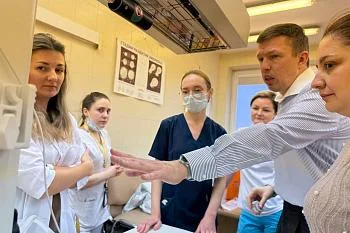 Один из лучших в России тренеров по реанимации и стабилизации новорожденных обучает калининградских врачей Один из лучших в России тренеров по реанимации и стабилизации новорожденных обучает калининградских врачей