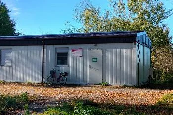 По поручению губернатора в поселке Головкино под Полесском отремонтировали кровлю местного медпункта По поручению губернатора в поселке Головкино под Полесском отремонтировали кровлю местного медпункта