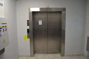 В Областной клинической больнице введен в эксплуатацию новый лифт В Областной клинической больнице введен в эксплуатацию новый лифт