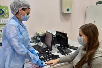 В Калининградской области продолжается вакцинация беременных женщин и кормящих мам
